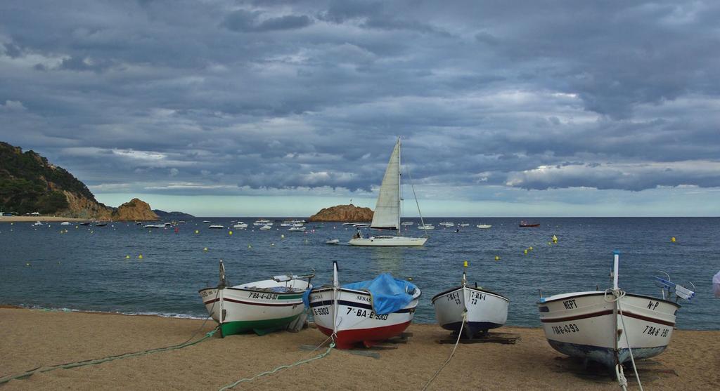 Lets Holidays Cozy Apartment 70 M. From The Beach In Tossa ตอสซาเดมาร์ ภายนอก รูปภาพ